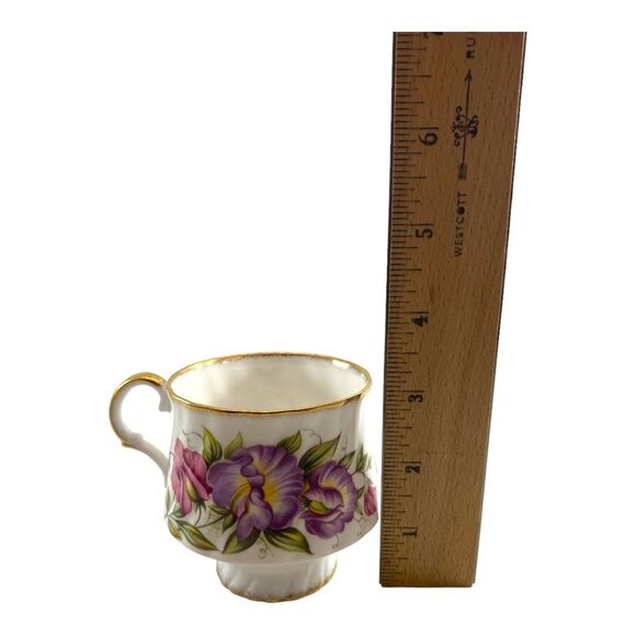 Vintage Staffordshire Fine Bone China 'Sweet Pea' April Flower Tea Cup & Saucer - Picture 5 of 9